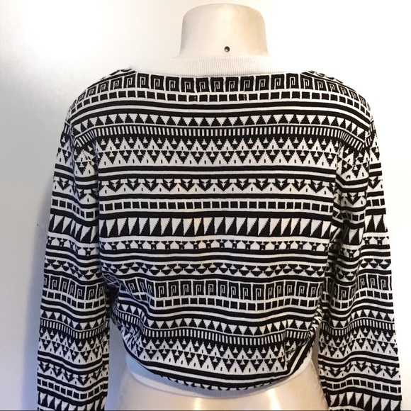 BCBGeneration Black/Cream crop sweater (197) - Picture 4 of 7